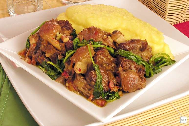 Rabada com polenta e agrião – Foto: Guia da Cozinha