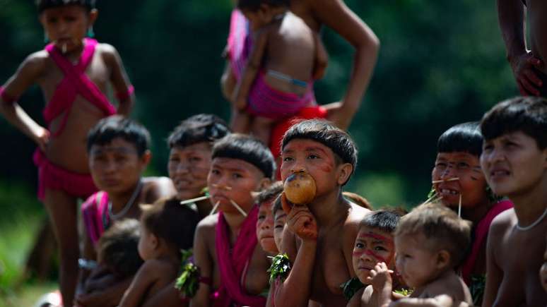Comunidades que fazem parte da Reserva Yanomami enfrentam crise humanitária que tem como principal causa a expansão do garimpo ilegal