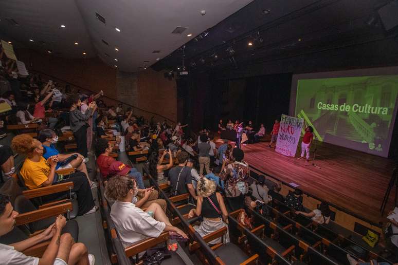 Ativistas culturais em audiência pública sobre a gestão das Casas de Cultura de São Paulo