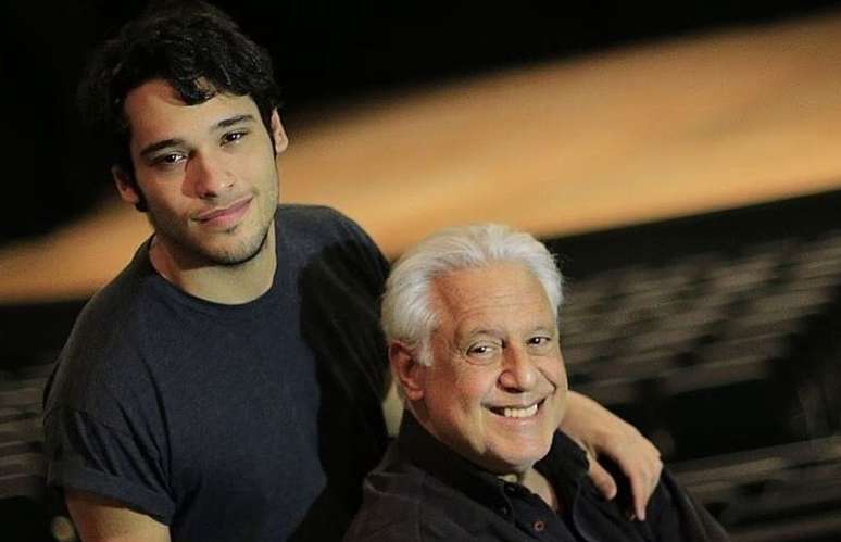 Antonio Fagundes fala pela primeira vez sobre namoro do filho com ator