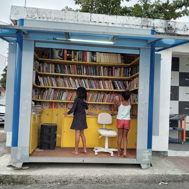 Biblioteca Marginow funciona onde antes era um posto policial da favela de Antares