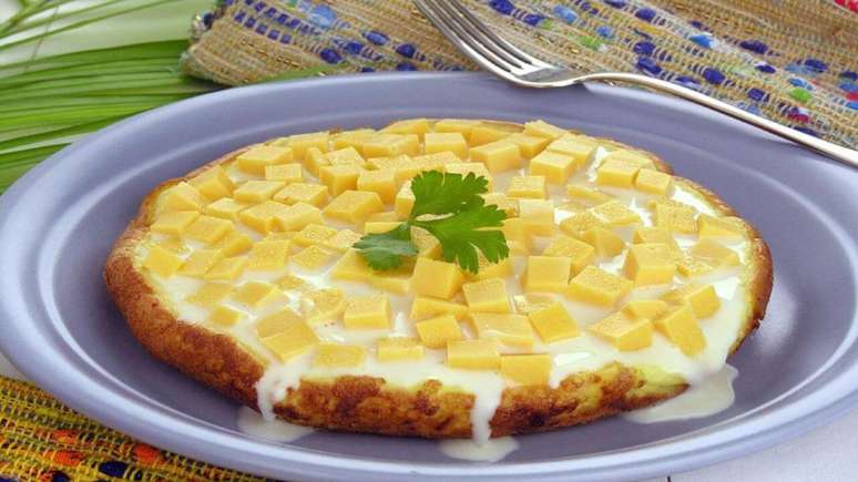 Omelete simples de tapioca com queijo – Foto: Guia da Cozinha