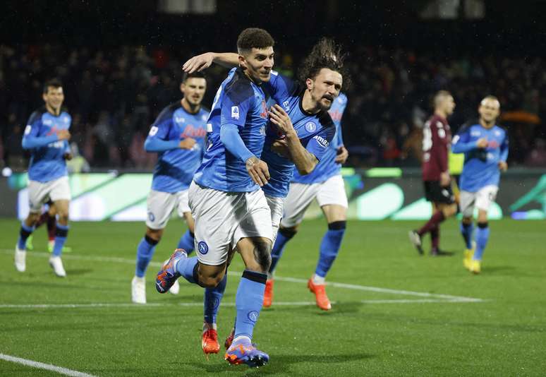 Napoli vence por 3 a 0 e carimba rebaixamento do Genoa no Campeonato  ItalianoJogada 10