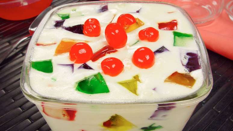 Mosaico de gelatina com leite em pó – Foto: Guia da Cozinha