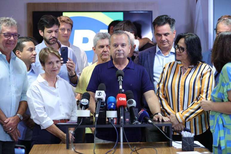 BRASILIA DF NACIONAL ROGERIO MARINHO SENADO CANDIDATO 28-01-2023 A campanha de @rogeriosmarinho para a presidv™ncia do @SenadoFederal ganhou envergadura. Tenho certeza que ele conduzirv° uma agenda que o Brasil espera, trazendo mais harmonia e equilv?brio entre os Poderes. Rumo v† vitv=ria. Bloco FOTO PL NACIONAL