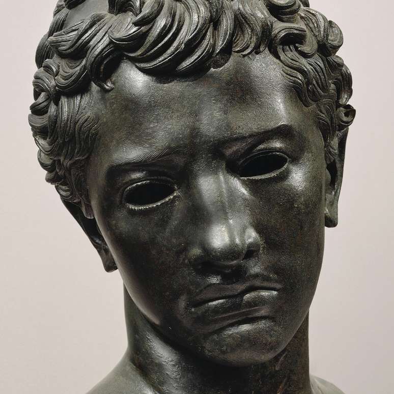 Busto de bronze de Juba 2°, descoberto no Marrocos, de 25 a.Cc- 23 a.C. Exposto hoje no Museu Arqueológico de Rabat.