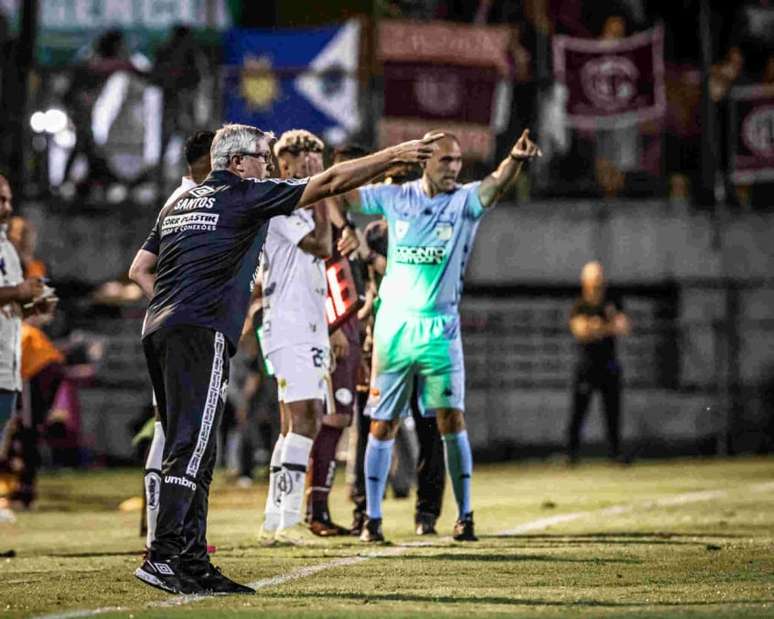 Odair comments on Santos fans: “The environment makes the situation nervous”