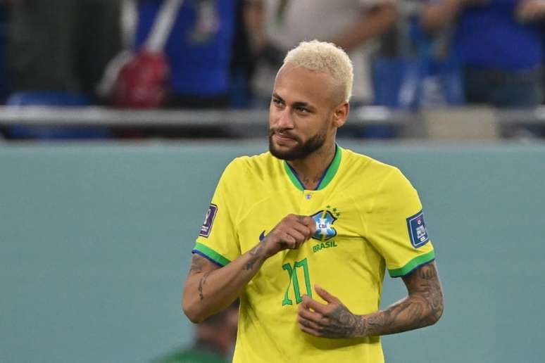 Neymar deixou bola autografada na Câmara quando defendia o Santos (NELSON ALMEIDA / AFP)