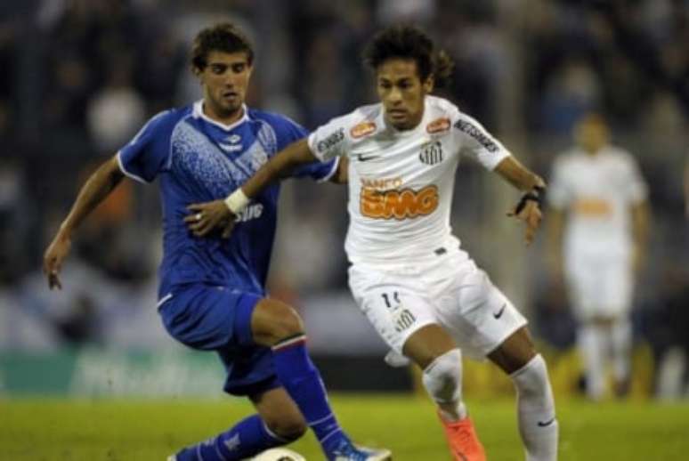 Neymar no Santos em 2012 (Foto: JUAN MABROMATA / AFP)