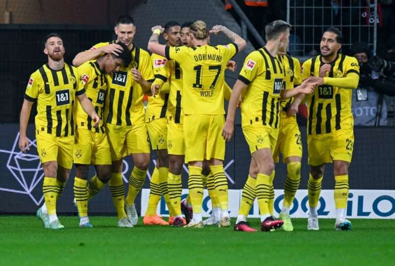 PSG fica no empate com o Borussia Dortmund, mas avança na Champions