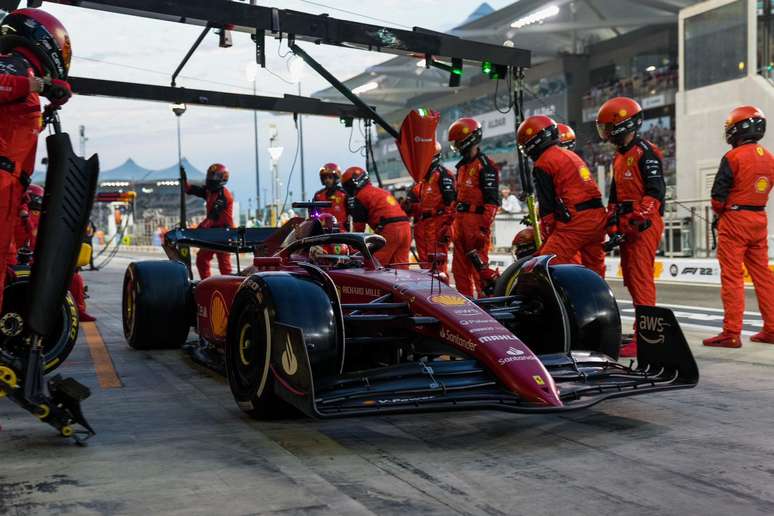 Ferrari projeta treino de 'mil pit-stops' para bater Red Bull na Fórmula 1  2023