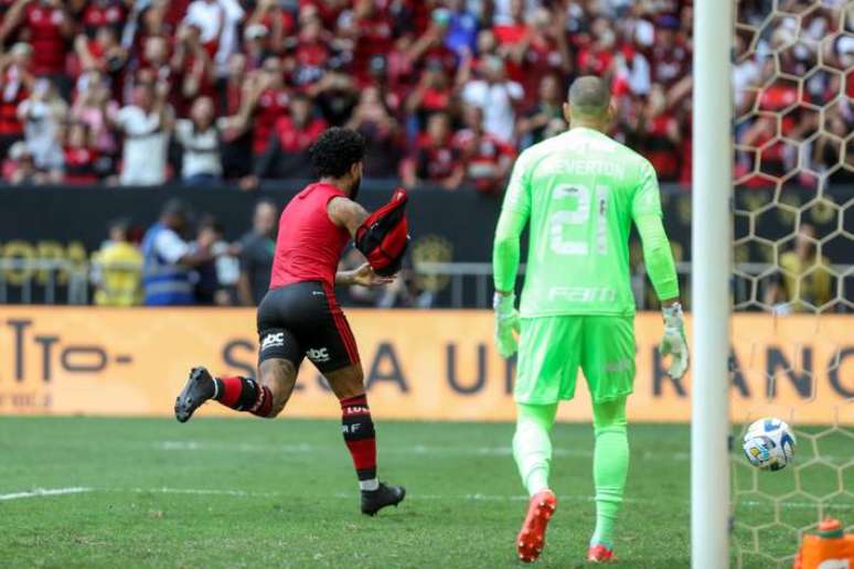 Gabigol minimiza derrota na Supercopa e pede foco do Flamengo no