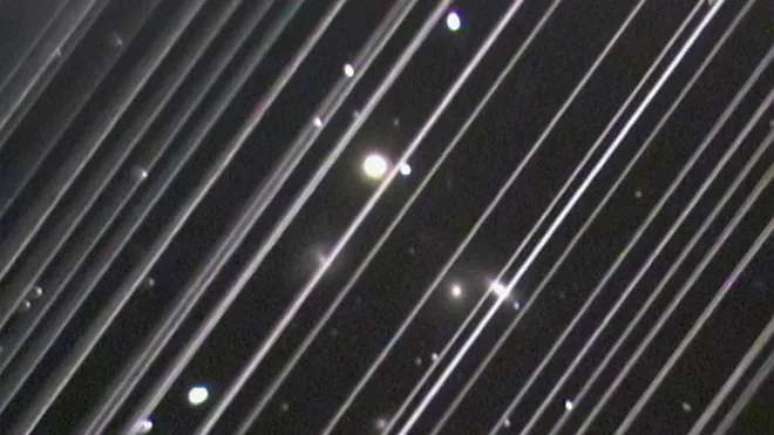 Because they reflect sunlight, the satellites are quite detrimental to astronomical observations (Image: Reproduction/Victoria Girgis/Lowell Observatory) Because they reflect sunlight, the satellites are quite detrimental to astronomical observations (Image: Reproduction/Victoria Girgis/Lowell Observatory)