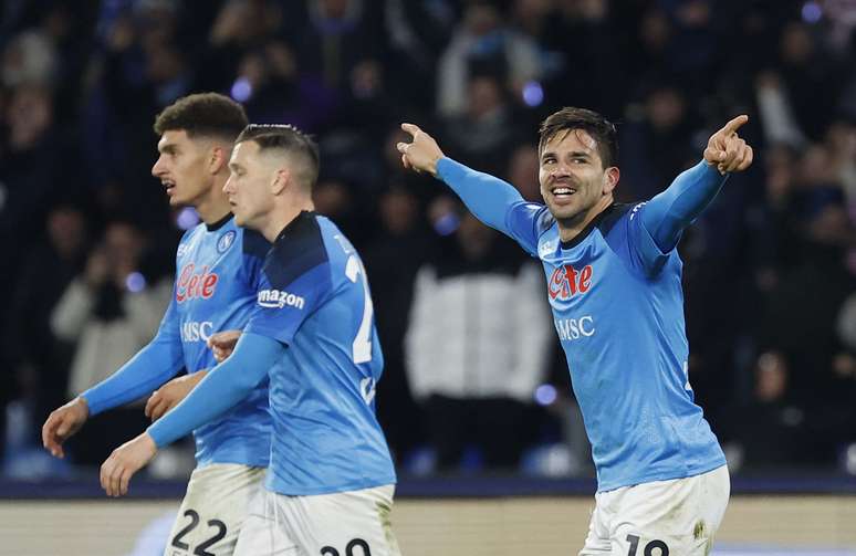 Napoli mira abrir 18 pontos de vantagem na liderança do Italiano