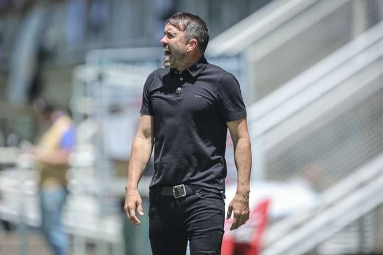 Para o treinador, todos os atletas têm condições de disputar uma vaga na equipe titular do Galo (Foto: Pedro Souza/Atlético-MG)