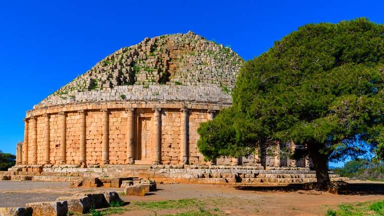 As tumbas de Juba e Cleópatra Selene estão no Mausoléu Real da Mauritânia, na província de Tipaza, na Argélia.