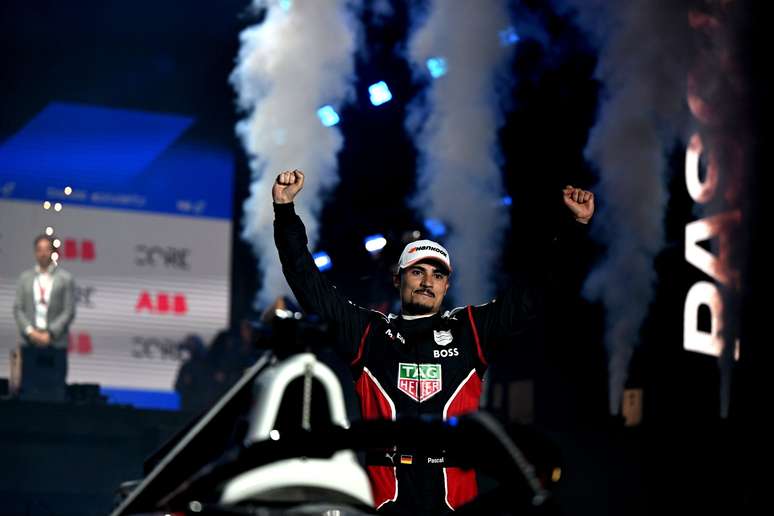 Pascal Wehrlein dominou o eP de Diriyah e celebrou novo status da Porsche na Fórmula E 
