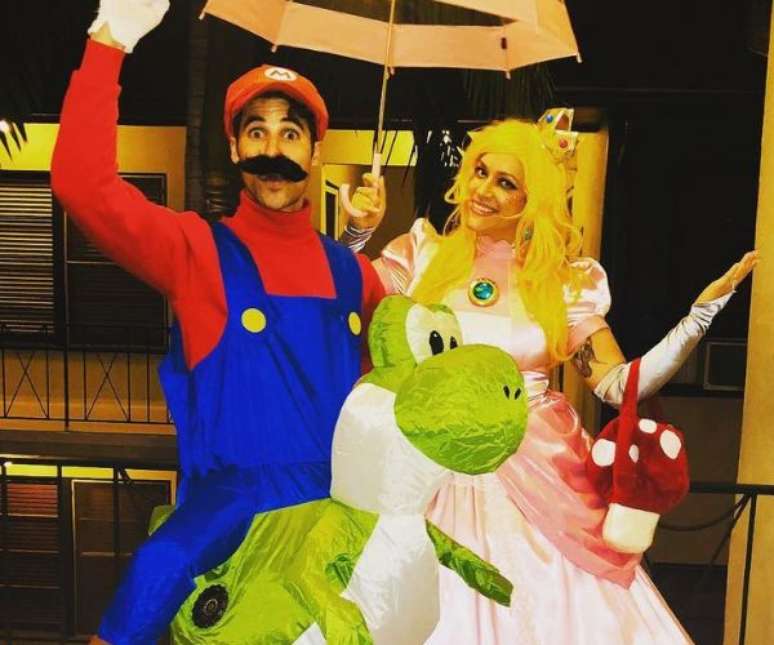 Fantasias de Mario e Peach podem ser ótimas opções para casais apaixonados por videogames –