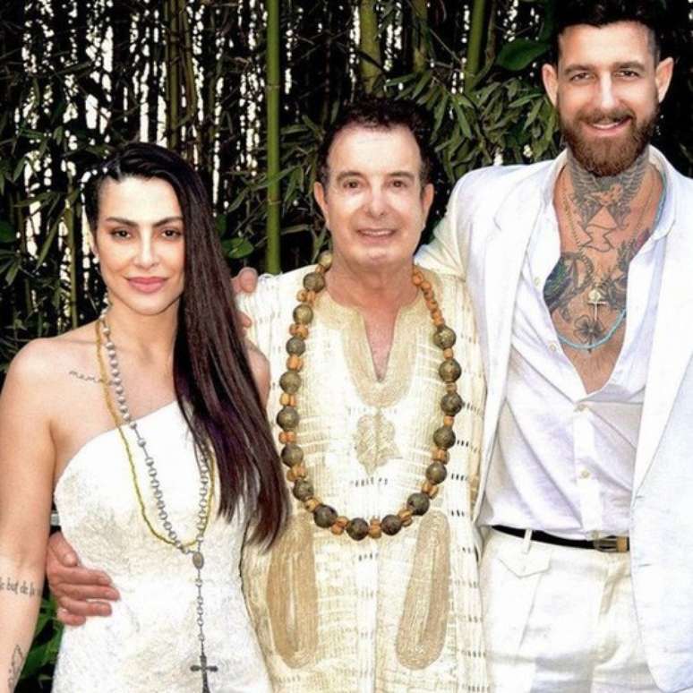 Cleo Pires, o babalorixá Paulo de Oya e o marido, Leandro D'Lucca