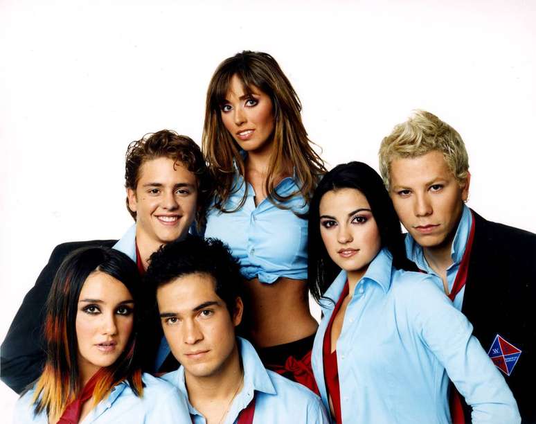 Mais de dez anos após a separação do grupo, quatro dos seis integrantes do RBD se reuniram para lançar nova música