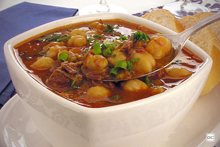 Sopa de grão-de-bico com abóbora e costela bovina
