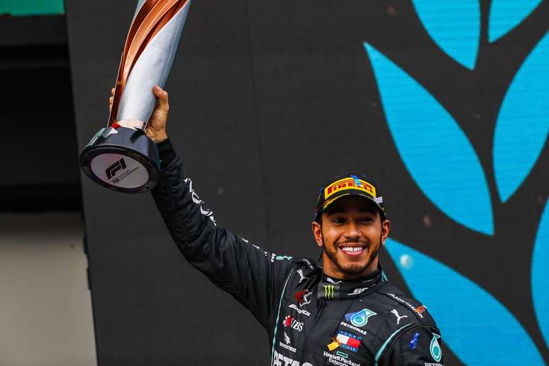 Lewis Hamilton conquistou o hepta na Turquia, igualando Michael Schumacher. 