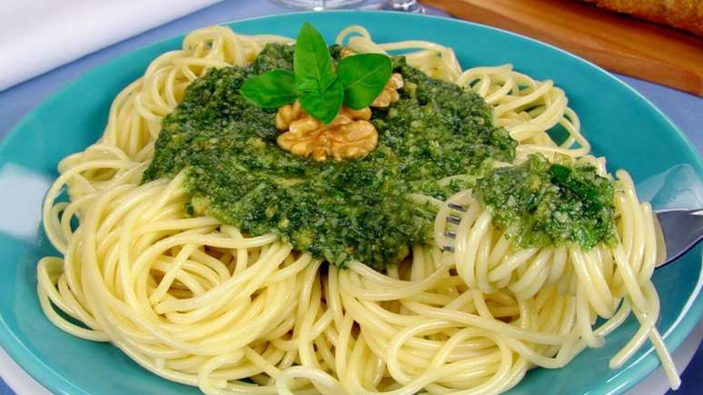 Espaguete ao molho pesto – Foto: Guia da Cozinha