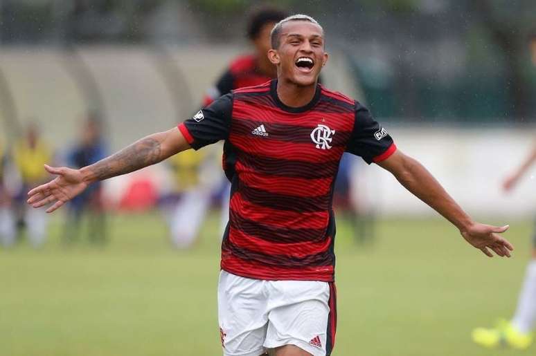 Promessa do Sub-17 do Flamengo, Wesley Santos projeta jogo contra