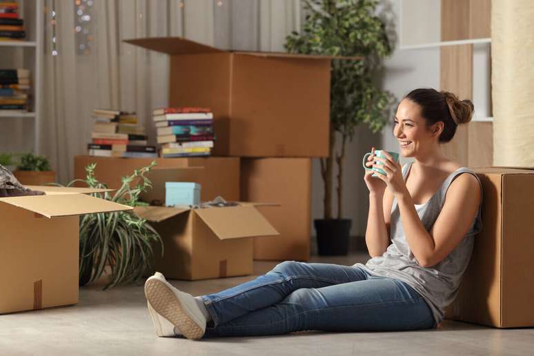 Understand why people choose to live alone and how it affects society