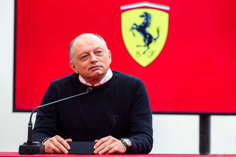 Vasseur comentou sobre renovações de Leclerc e Sainz, que têm contrato até 2024 