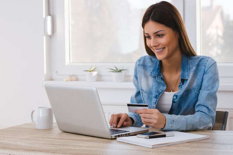 People who live alone consume more products 