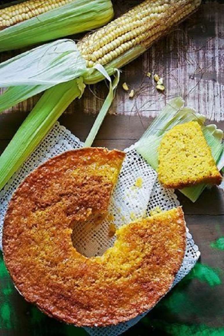 2. Aprenda como fazer uma receita simples de bolo de milho – Foto Veja SP