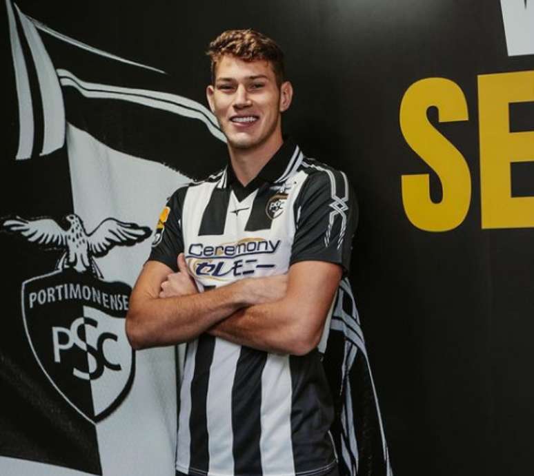Clube português anuncia contratação de zagueiro da base do Corinthians