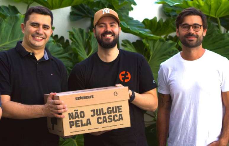 Paulo Monçores (esq.), Saulo Marti e Eduardo Petrelli (dir.) são os fundadores da startup de alimentos orgânicos Diferente