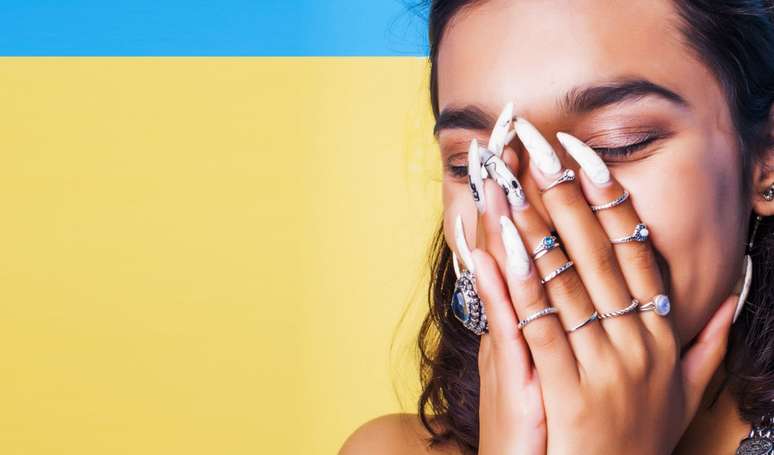 Unhas de gel no verão! Nail artist conta todos os segredos para mantê-las lindas na estação.