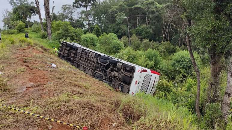 Acidente com ônibus deixa 7 mortos no Paraná 