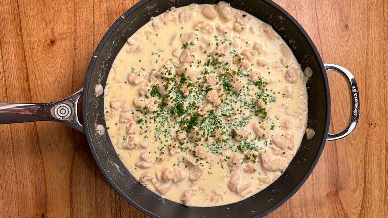 Chicken with lemon sauce is a cousin of stroganoff, but with totally different flavors