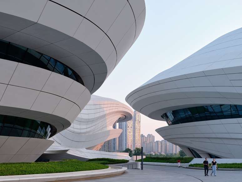 Renderização do projeto da Unicorn Island de Chengdu, projetado por Zaha Hadid Architects. 