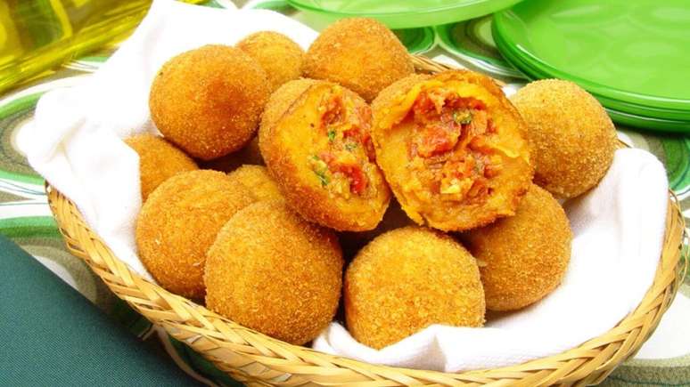 Bolinha de tomate seco com catupiry