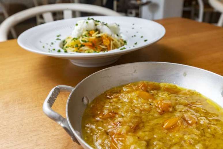 Molho de tomate feito com tomate amarelo para massas e pizzas