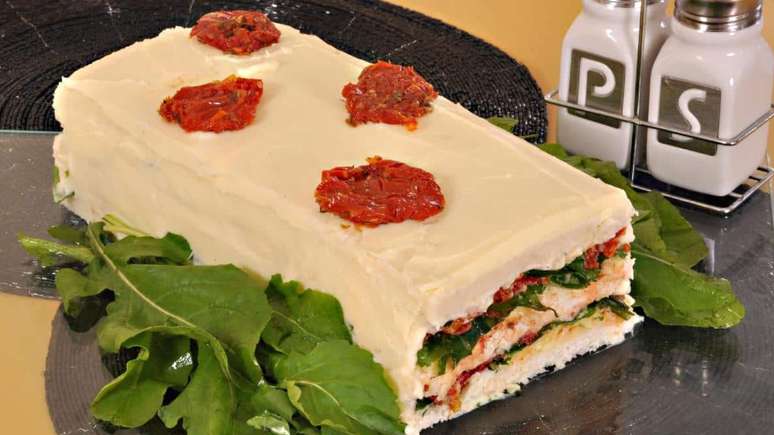 Bolo salgado de tomate seco