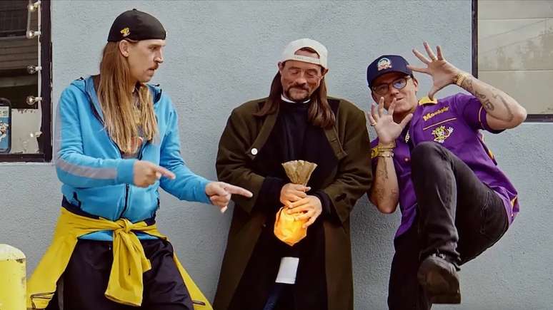 The characters of “O Balconista” are the protagonists of the clip by rapper Logic
