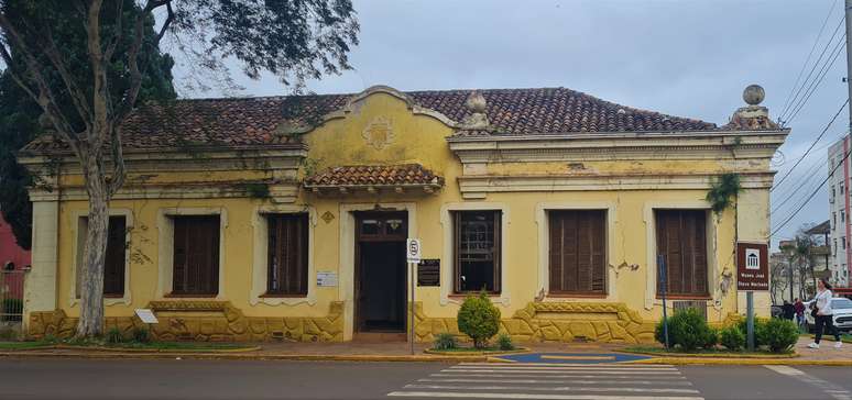 O Museu Municipal Dr. Jos&eacute; Olavo Machado foi constru&iacute;do sobre uma casa ind&iacute;gena, mas teve sua configura&ccedil;&atilde;o alterada quando o primeiro prefeito da cidade atualizou a est&eacute;tica da resid&ecirc;ncia para os padr&otilde;es de sua &eacute;poca.