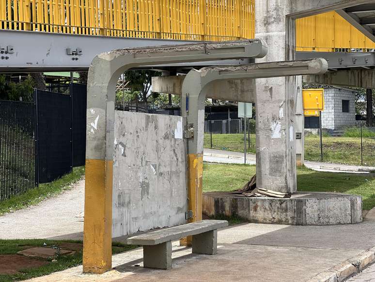 Parada Jardim Nova Cumbica Norte conta com assento, mas não possui cobertura