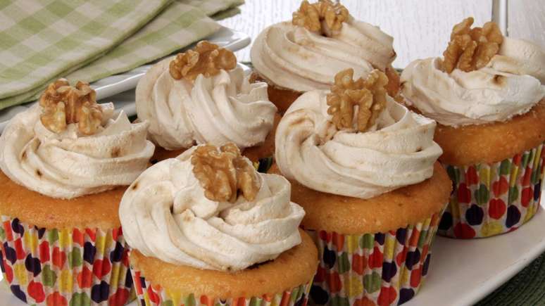 Cupcake de caf&eacute; com nozes