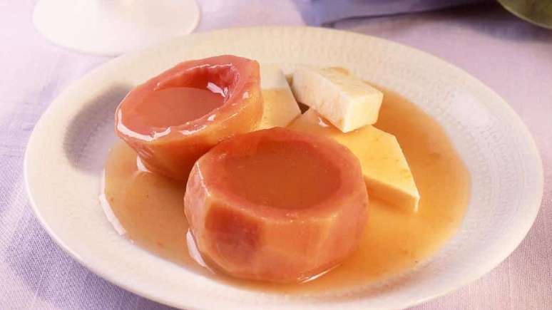 Guava jam: perfect dessert to enjoy seasonal fruit