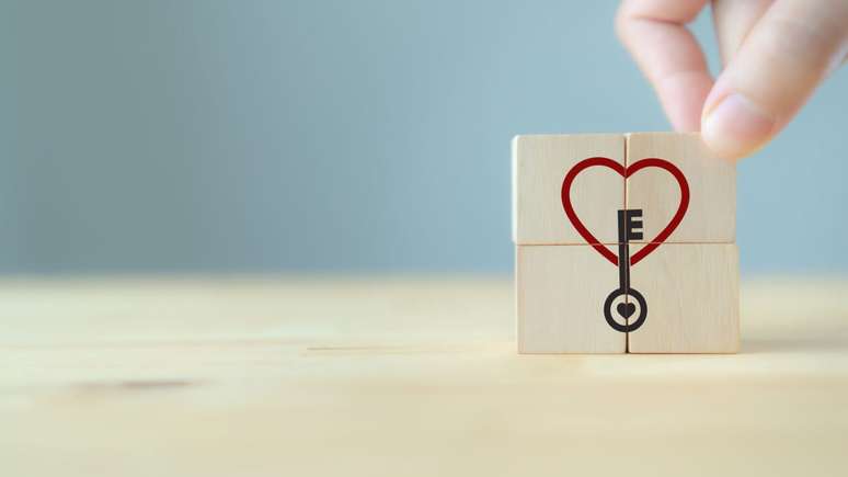 Lua e Urano trocam likes às 23h27 e trazem à tona sua criatividade, ideias originais e uma forte intuição -