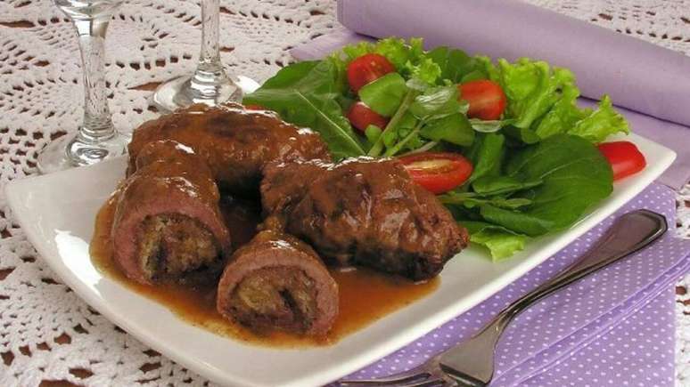 Bife recheado com farofa de bacon