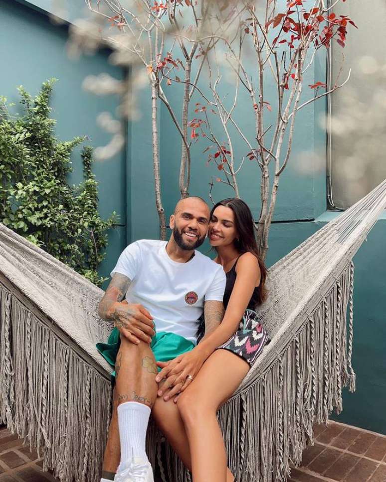 Daniel Alves e a mulher, Joana Sanz, estão juntos desde 2015.