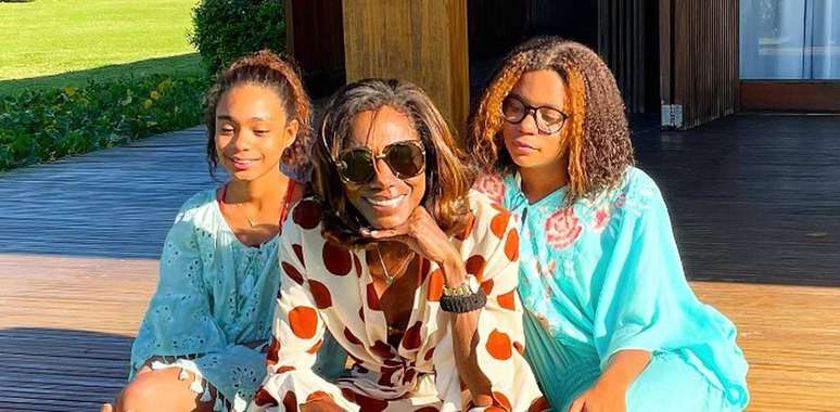 Gl&oacute;ria Maria e as filhas Laura e Maria